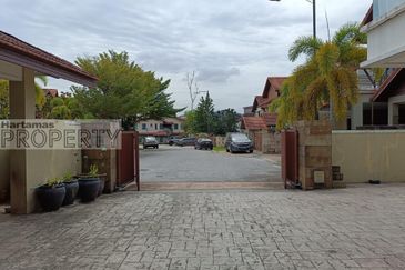 3-Storey Bungalow End Lot, BK6 Bandar Kinrara 6, Puchong Selangor