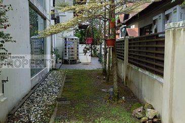 3-Storey Bungalow End Lot, BK6 Bandar Kinrara 6, Puchong Selangor