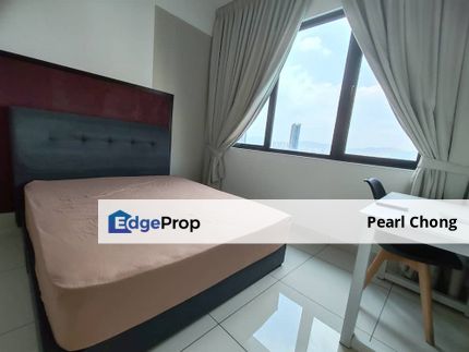 Female Unit Near MRT, Middle Room Queen Bed at Parc 3, Cheras 56100 Kuala Lumpur, Kuala Lumpur, Cheras
