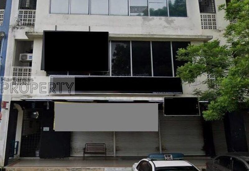 3 Storeys Shop Lot at Bandar Seri Putra, Bangi Kajang 43000 Selangor