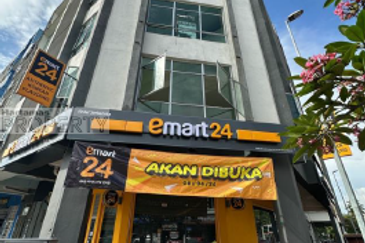 Corner Lot Shop-Office at Bandar Seri Putra, Kajang Selangor