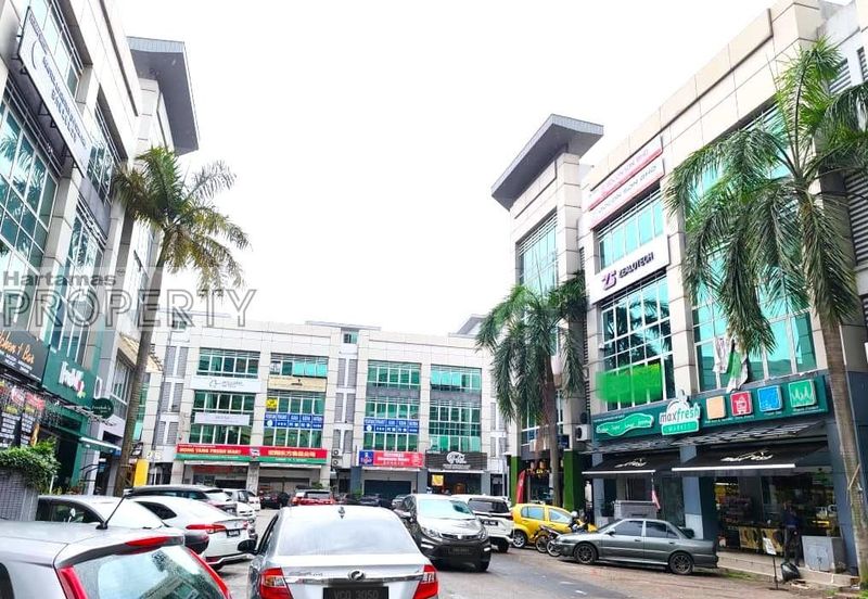 Near LRT, Ground Floor Shop at Bandar Puteri Puchong, Puchong Selangor