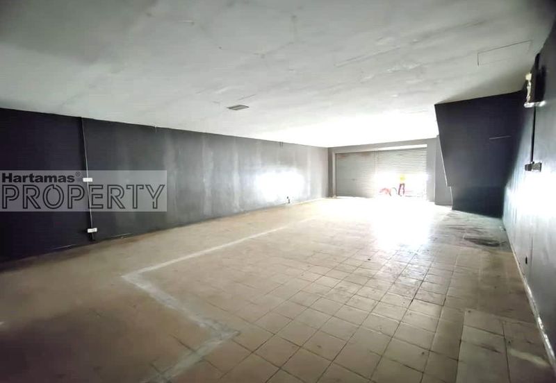 Near LRT, Ground Floor Shop at Bandar Puteri Puchong, Puchong Selangor