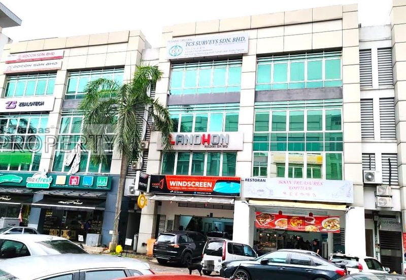 Near LRT, Ground Floor Shop at Bandar Puteri Puchong, Puchong Selangor