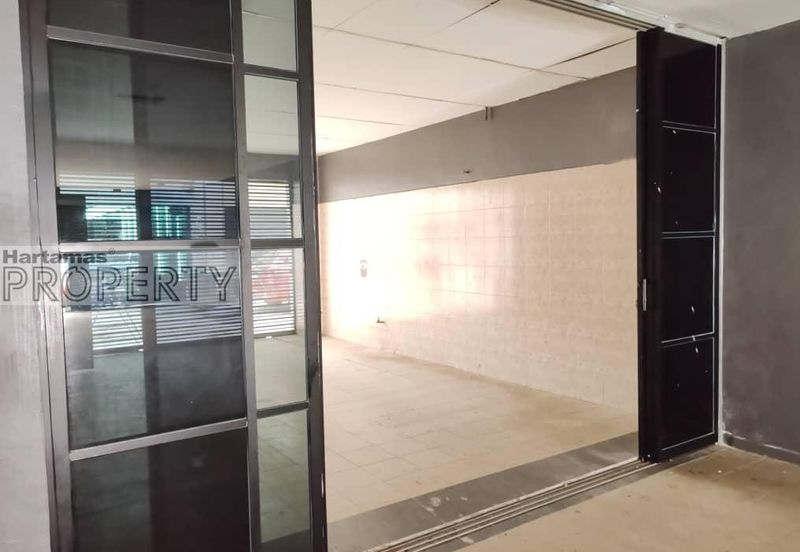 Near LRT, Ground Floor Shop at Bandar Puteri Puchong, Puchong Selangor