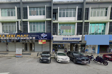Facing Main Road 3 Storeys Shop Lot For Rent @ Bandar Seri Putra, Kajang Selangor