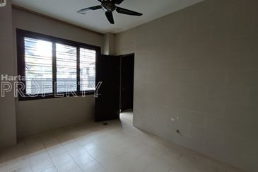 Corner Lot Bungalow For Sale @ Bandar Kinrara 6, Puchong Selangor