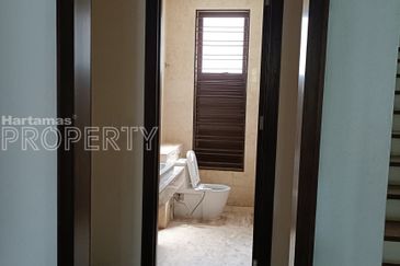 Corner Lot Bungalow For Sale @ Bandar Kinrara 6, Puchong Selangor