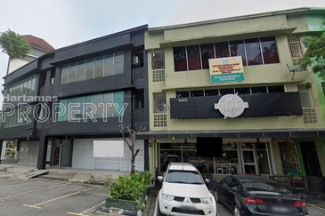 Facing Main Road 3 Storeys Shop Lot For Rent @ Bandar Seri Putra, Kajang Selangor