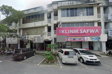 Facing Main Road 3 Storeys Shop Lot For Rent @ Bandar Seri Putra, Kajang Selangor