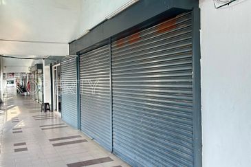 Facing Main Road, Office/ Retail at Kuchai Lama, Kuala Lumpur