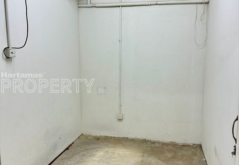 Facing Main Road, Office/ Retail at Kuchai Lama, Kuala Lumpur