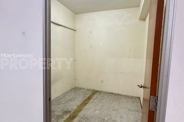 Facing Main Road, Office/ Retail at Kuchai Lama, Kuala Lumpur