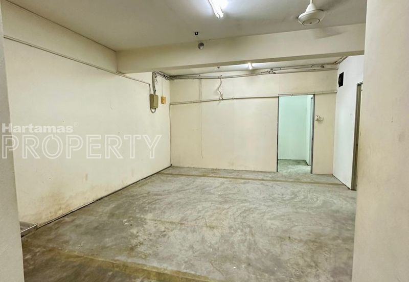 Facing Main Road, Office/ Retail at Kuchai Lama, Kuala Lumpur