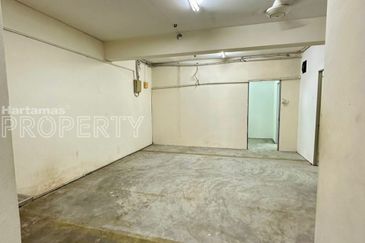 Facing Main Road, Office/ Retail at Kuchai Lama, Kuala Lumpur