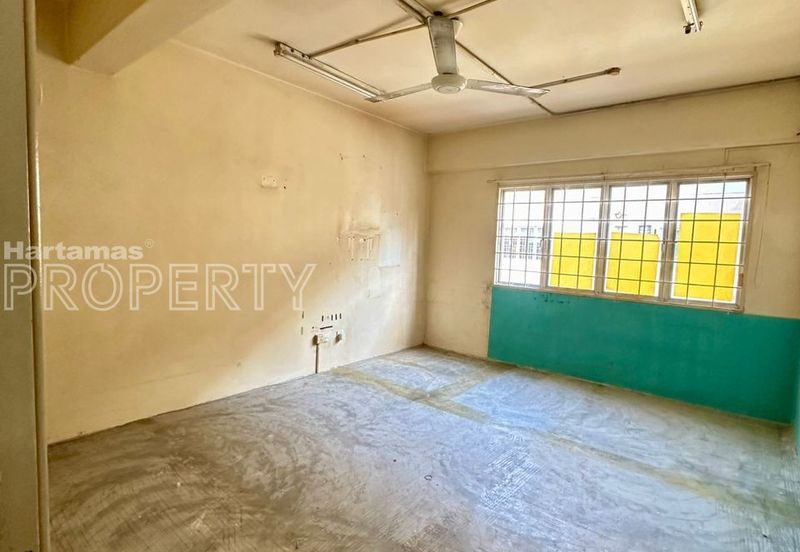 Facing Main Road, Office/ Retail at Kuchai Lama, Kuala Lumpur