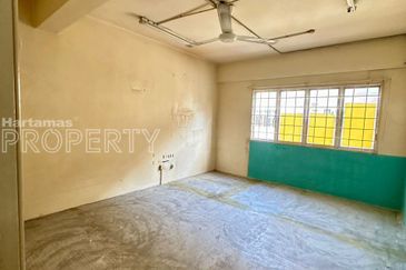 Facing Main Road, Office/ Retail at Kuchai Lama, Kuala Lumpur