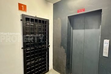 Facing Main Road, Office/ Retail at Kuchai Lama, Kuala Lumpur