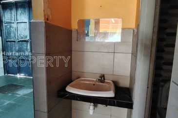 Ground Floor Shop, Walking Distance to MRT & LRT, Next to Main Road, Jalan Cheras Kuala Lumpur