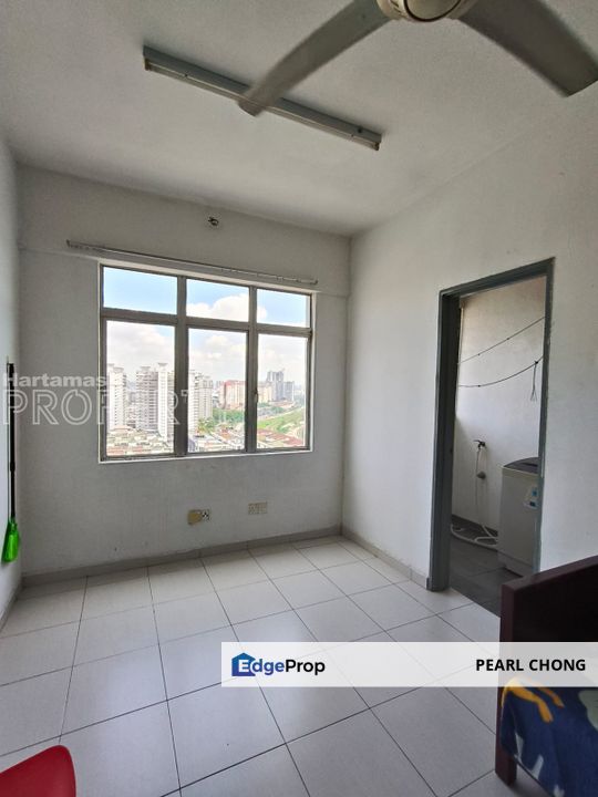 Fully Furnished, One Room Well Kept Unit For Rent @ The Academia, South City Plaza, Seri Kembangan Selangor, Selangor, Seri Kembangan