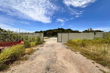 Accessible from Highway and Main Road, 2.5acres Land at Seri Kembangan, Selangor