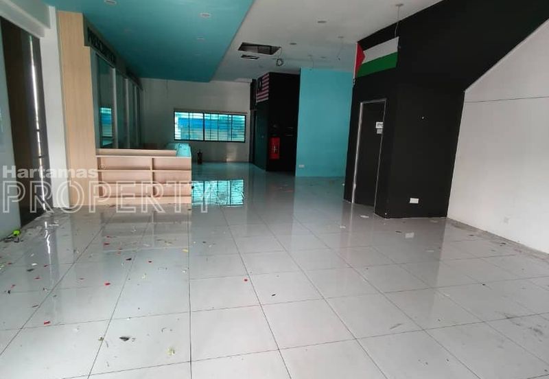 Facing Main Road, Corner Unit 3-Storey Shop Lot @ Bandar Seri Putra, Kajang 43000