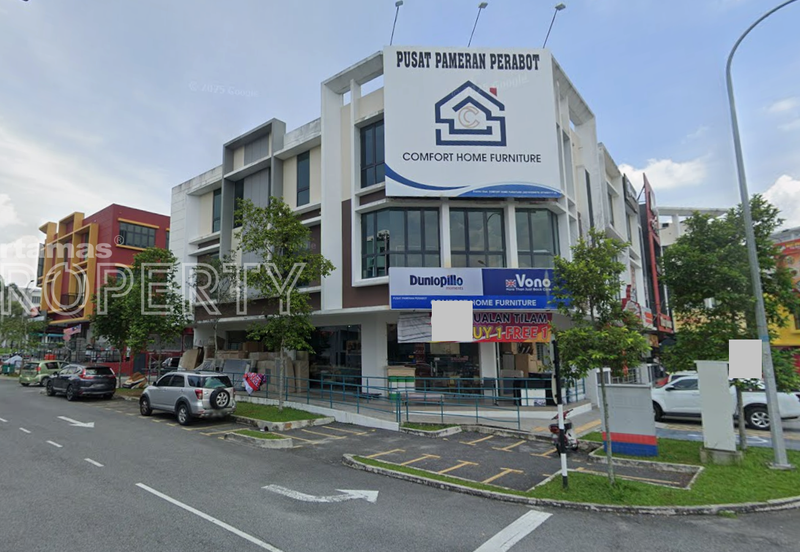 Facing Main Road, Corner Unit 3-Storey Shop Lot @ Bandar Seri Putra, Kajang 43000