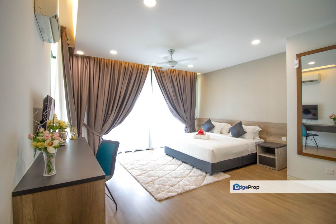 Luxury Family Suites with Roof Top Terrace, Fully Furnished @ Tropical Villa, Seri Kembangan Selangor, Selangor, Seri Kembangan