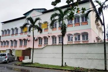3 Sty 8 Units Apt to let @ Lrg Damai Datuk Keramat