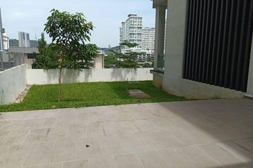 3 1/2 Sty Bungalow for Sale in Alam Desa Residence