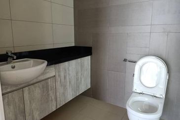 3 1/2 Sty Bungalow for Sale in Alam Desa Residence