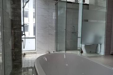 3 1/2 Sty Bungalow for Sale in Alam Desa Residence