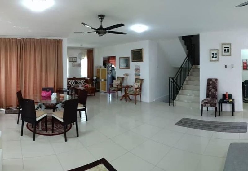 2.5 Storey Bungalow for Sale in Taman Salak Maju, 