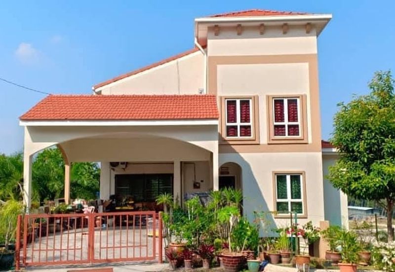 2.5 Storey Bungalow for Sale in Taman Salak Maju, 