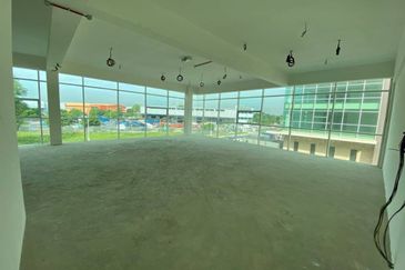 New 4 Sty Semi-D Warehouse in Seksyen 33 Shah Alam