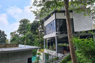 Exclusive Resort Bungalow Tanarimba Janda Baik for Sale