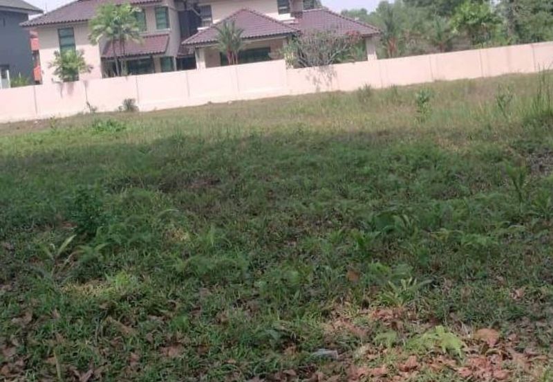 Beautiful Flat Bungalow Land for Sale at Jalan Mihrab, Bukit Jelutong, Shah Alam