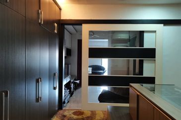 Freehold 3 Storey Superlink for Sale at The Peak Bukit Prima Cheras