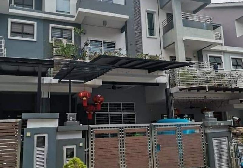 Freehold 3 Storey Superlink for Sale at The Peak Bukit Prima Cheras