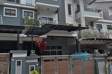 Freehold 3 Storey Superlink for Sale at The Peak Bukit Prima Cheras