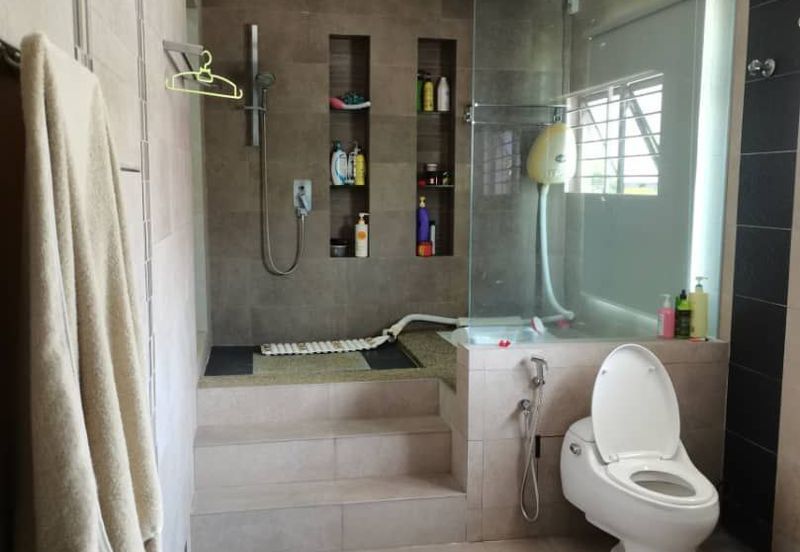 Freehold 3 Storey Superlink for Sale at The Peak Bukit Prima Cheras