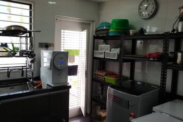 Freehold 3 Storey Superlink for Sale at The Peak Bukit Prima Cheras