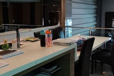 Freehold 3 Storey Superlink for Sale at The Peak Bukit Prima Cheras