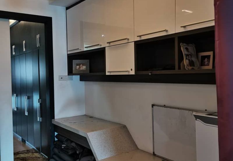 Freehold 3 Storey Superlink for Sale at The Peak Bukit Prima Cheras