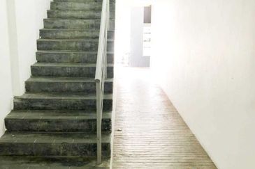 Shop Office Space With Lift Next to Direct Digital