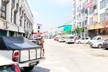 Shop Office Space With Lift Next to Direct Digital