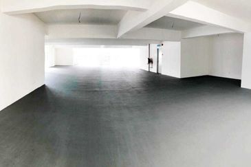 Shop Office Space With Lift Next to Direct Digital