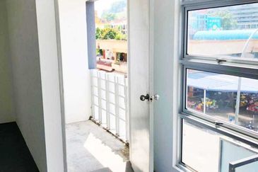 Shop Office Space With Lift Next to Direct Digital