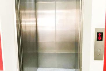 Shop Office Space With Lift Next to Direct Digital