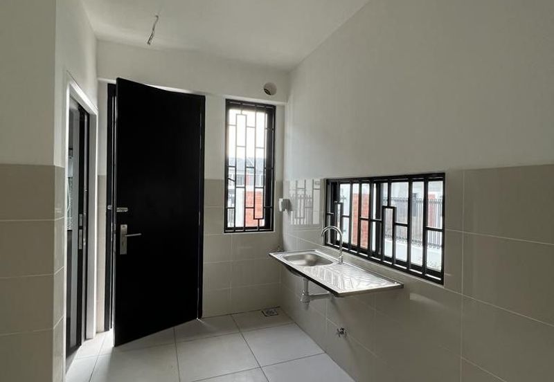 END LOT I NON BUMI I FACING SOUTH I 2 Storey Elmina Green, Elmina Shah Alam